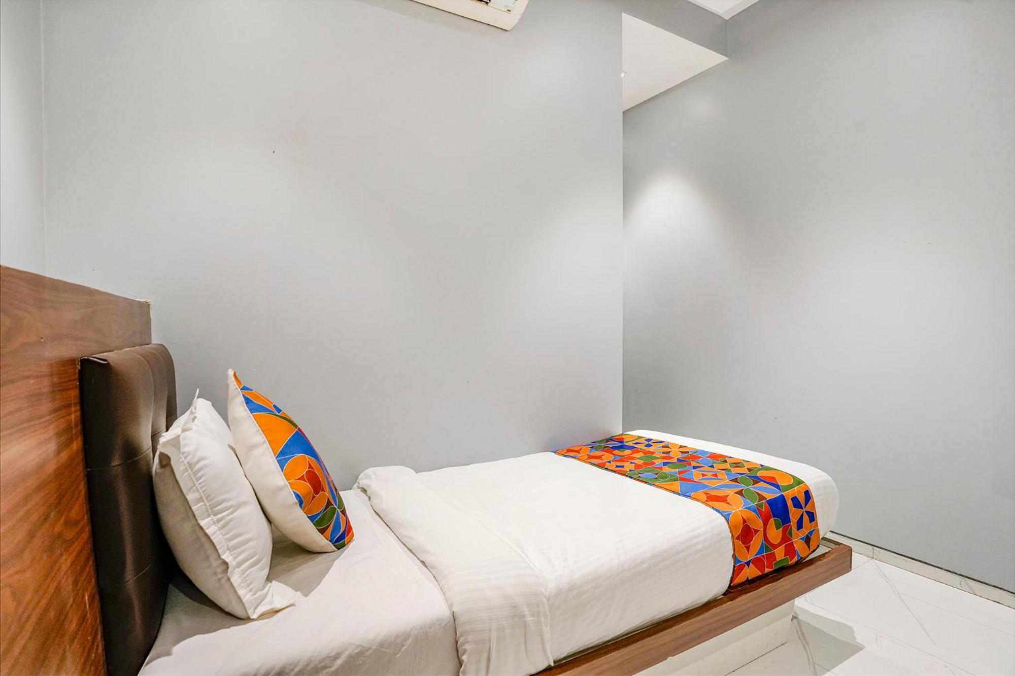 Fabhotel Powai Inn Mumbai Exterior photo